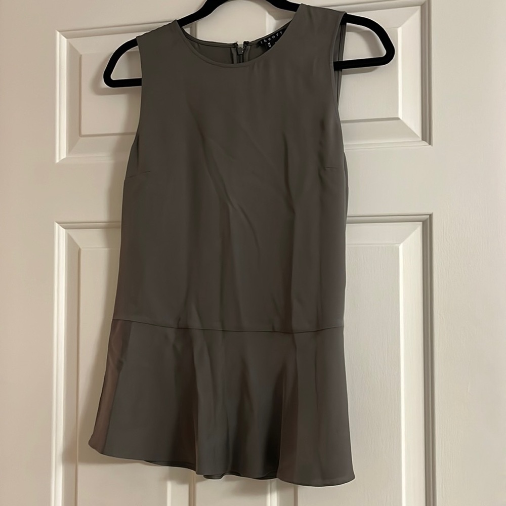 Theory 100% silk tank. Size M.